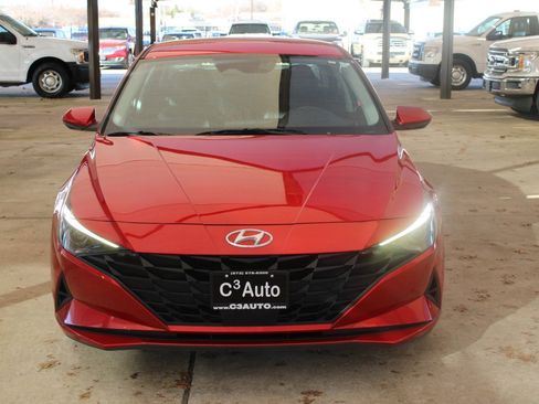 Used 2023 Hyundai Elantra SEL w/ Convenience Package image 2