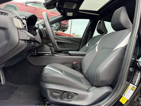 Used 2025 Toyota Camry SE w/ Convenience Package FWD image 27