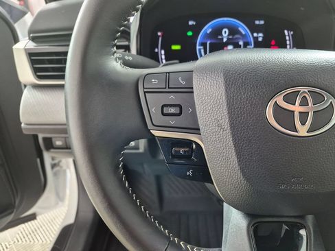 Used 2025 Toyota Camry SE FWD image 14