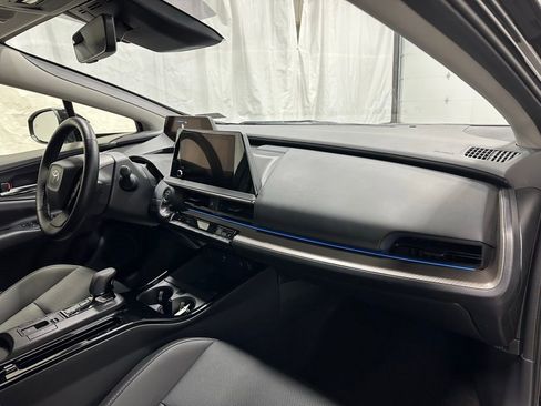 Used 2025 Toyota Prius XLE image 63