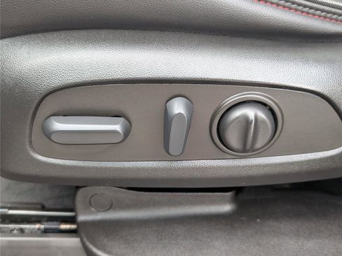 Used 2023 Chevrolet Traverse RS image 22