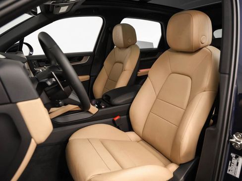 New 2025 Porsche Cayenne image 36