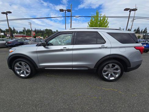 Used 2020 Ford Explorer Platinum w/ Premium Technology Package AWD/4WD image 6