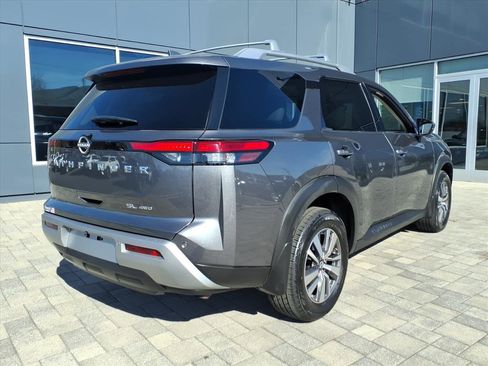Certified 2023 Nissan Pathfinder SL image 3