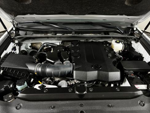 Certified 2024 Toyota 4Runner SR5 AWD/4WD image 9
