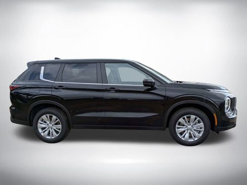 New 2026 Mitsubishi Outlander ES image 3