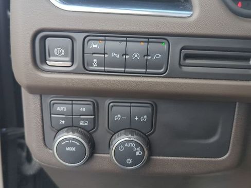 Used 2022 Chevrolet Suburban LT AWD/4WD image 21