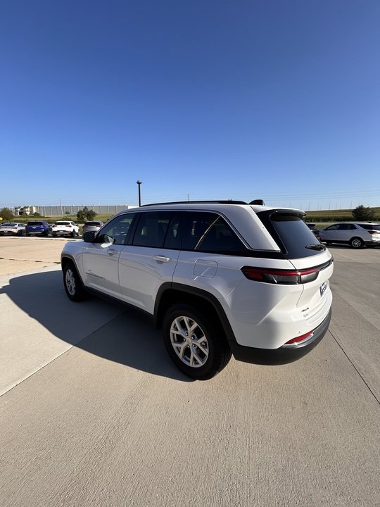Used 2023 Jeep Grand Cherokee Limited AWD/4WD image 5
