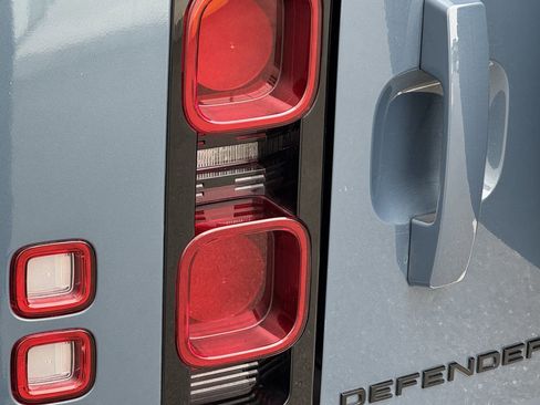 Used 2023 Land Rover Defender 110 S image 34