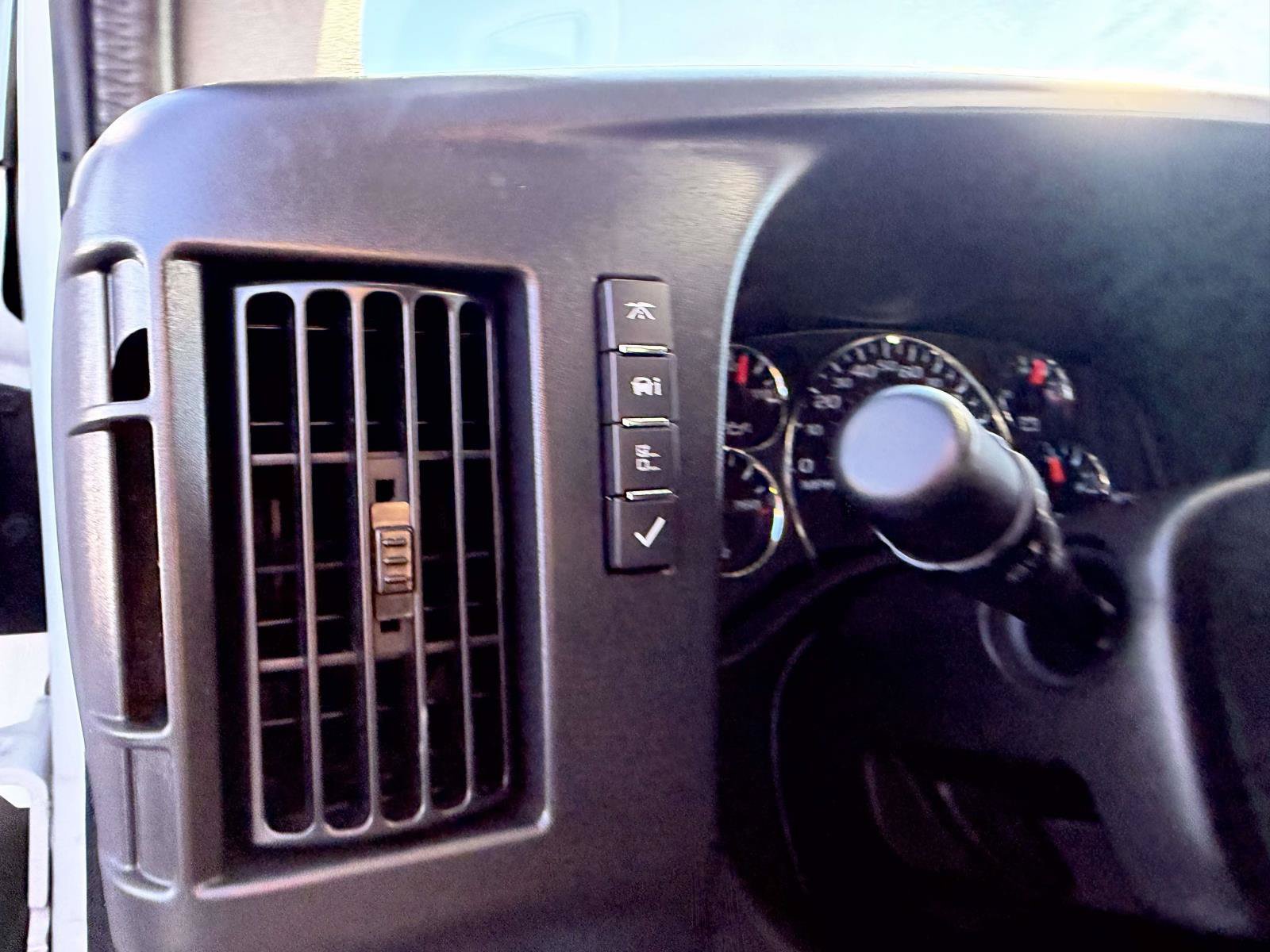 Used 2025 Chevrolet Express 2500 w/ Driver Convenience Package RWD image 20