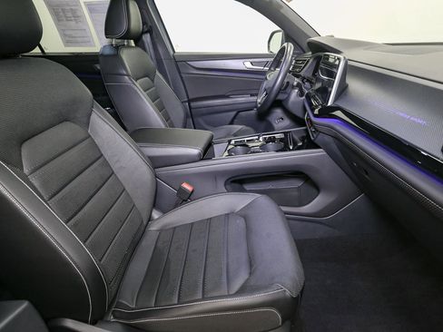 Used 2024 Volkswagen Atlas Cross Sport SEL R-Line image 21