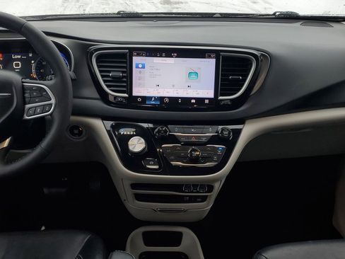 Used 2022 Chrysler Pacifica Touring-L image 28