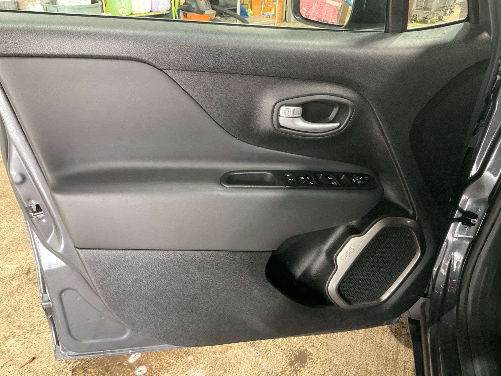 Used 2023 Jeep Renegade Latitude AWD/4WD image 34