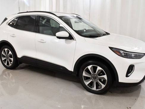 Used 2023 Ford Escape Platinum image 5