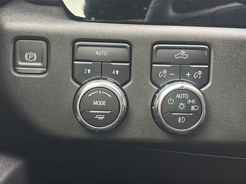 Used 2025 GMC Sierra 1500 Elevation image 18