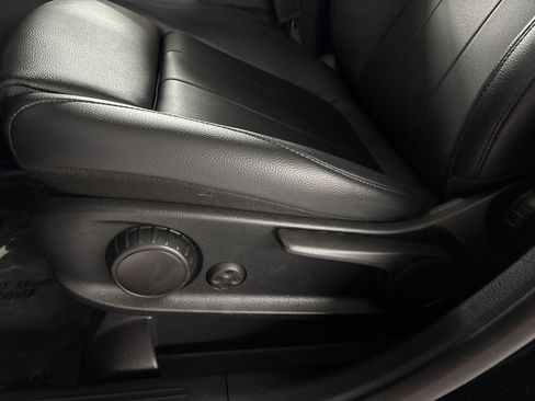 Used 2022 Mercedes-Benz GLB 250 image 15