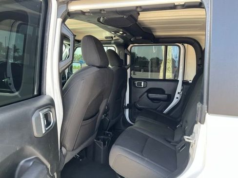 Used 2022 Jeep Gladiator Sport AWD/4WD image 9