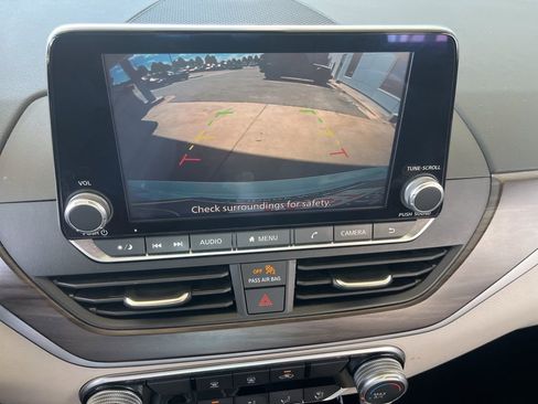 Used 2024 Nissan Altima 2.5 SV FWD image 14