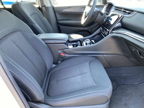 Certified 2023 Jeep Grand Cherokee Laredo w/ Luxury Tech Group I AWD/4WD image 24