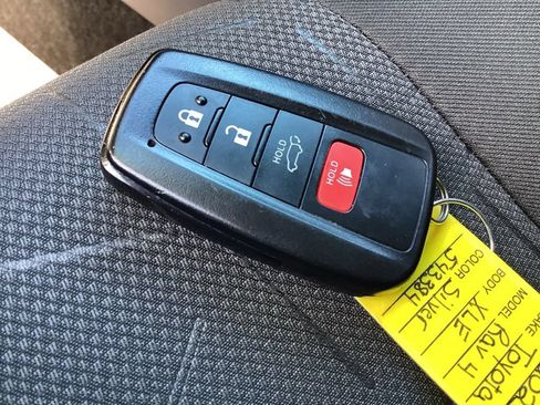 Used 2025 Toyota RAV4 XLE AWD/4WD image 25