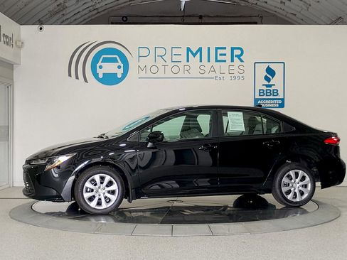 Used 2026 Toyota Corolla LE image 3