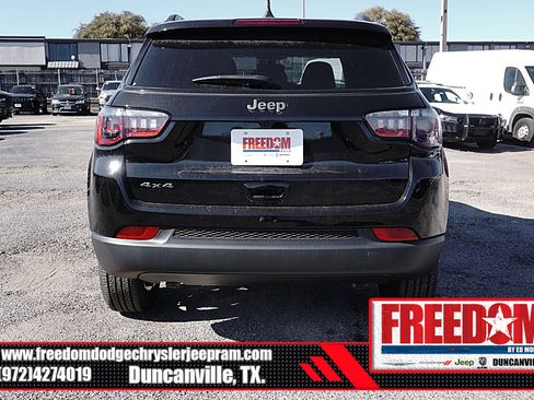 New 2026 Jeep Compass Latitude image 4