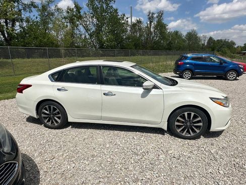 Used 2017 Nissan Altima 2.5 SL FWD image 2