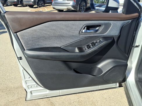 Certified 2023 Nissan Rogue SV FWD image 13