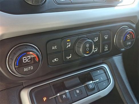 Certified 2023 GMC Acadia SLT image 15