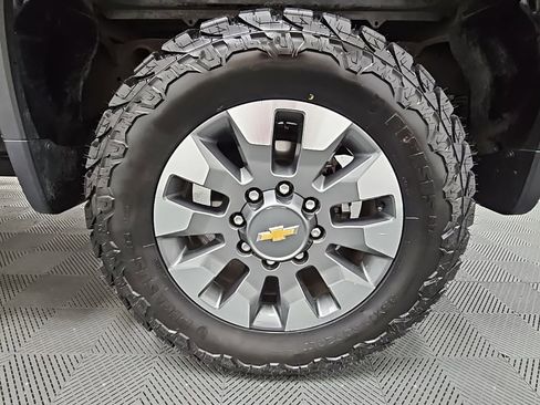 Used 2024 Chevrolet Silverado 2500 Custom w/ Custom Value Package image 37