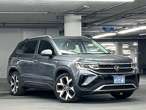 Used 2023 Volkswagen Taos SEL AWD/4WD image 2