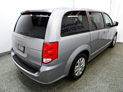 Used 2018 Dodge Grand Caravan SE FWD image 6