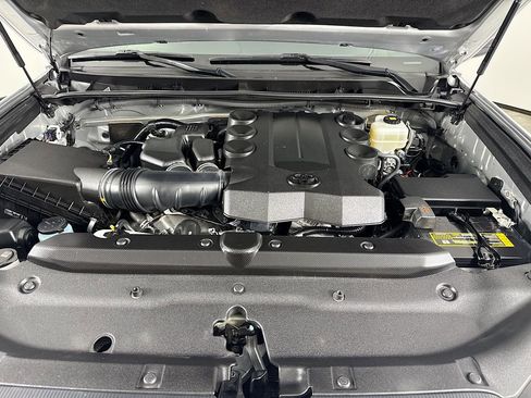 Certified 2018 Toyota 4Runner SR5 Premium image 30