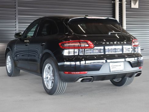 Certified 2018 Porsche Macan image 3