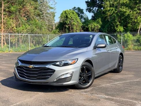 Used 2024 Chevrolet Malibu LT FWD image 2