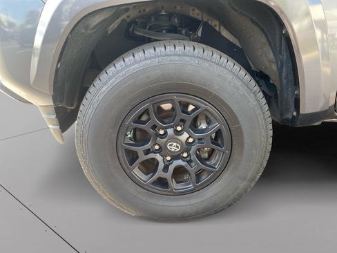 Used 2020 Toyota Tacoma SR5 RWD image 25
