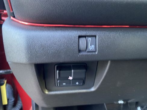 Used 2023 Chevrolet Colorado Trail Boss w/ Technology Package image 24