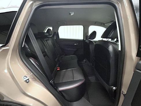 Certified 2025 Nissan Rogue SV AWD/4WD image 18