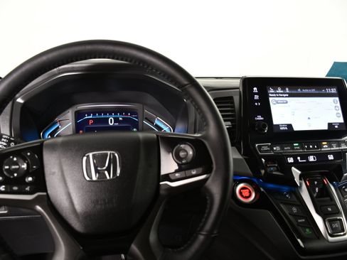Certified 2023 Honda Odyssey Touring image 16