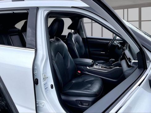 Used 2022 Toyota Highlander Limited image 7