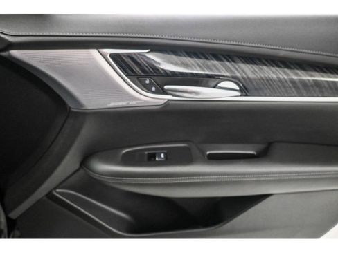 Used 2024 Cadillac XT6 Premium Luxury AWD/4WD image 17