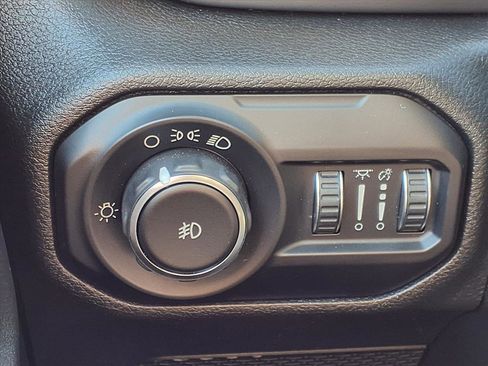 Used 2018 Jeep Wrangler Sport image 11