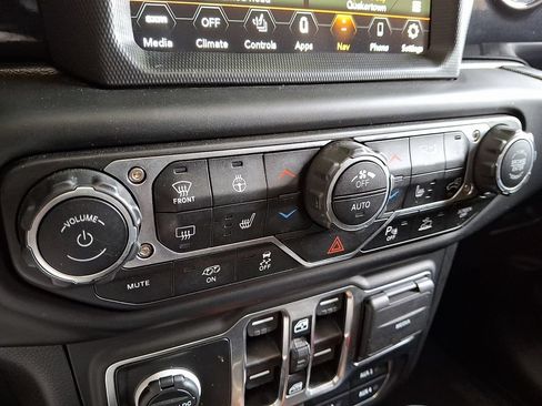 Used 2023 Jeep Wrangler Unlimited Rubicon 392 AWD/4WD image 16