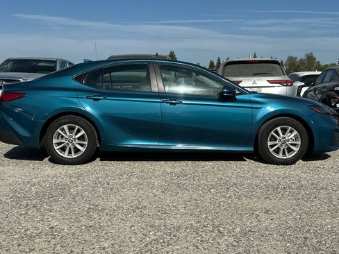 Used 2025 Toyota Camry LE FWD image 9