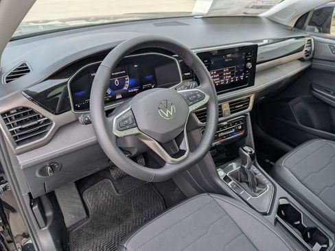 New 2026 Volkswagen Taos SE image 13