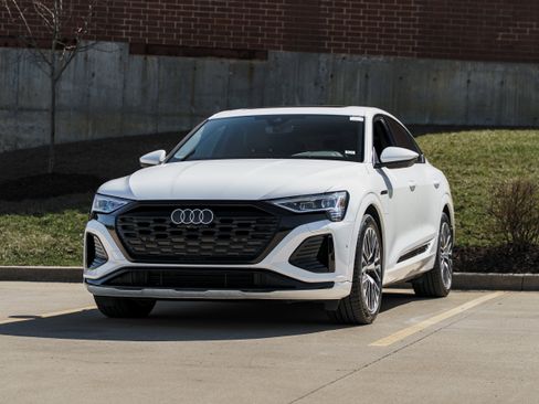 Certified 2024 Audi Q8 e-tron Premium Plus w/ Premium Plus Package image 7