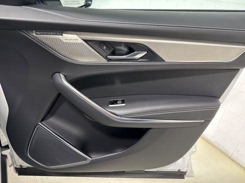 Used 2025 Jaguar F-PACE R-Dynamic S image 33