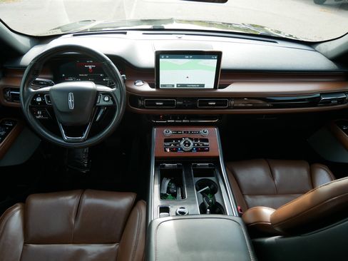 Used 2022 Lincoln Aviator Reserve w/ Equipment Group 201A image 9