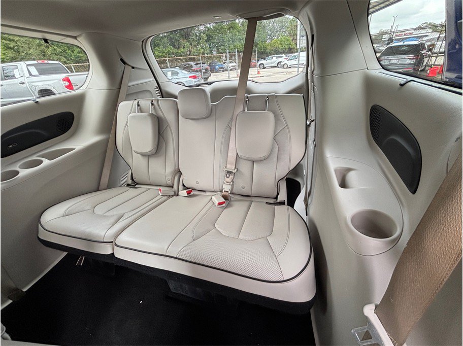 Used 2018 Chrysler Pacifica Limited FWD image 40