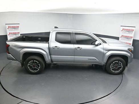 Used 2025 Toyota Tacoma TRD Sport AWD/4WD image 17